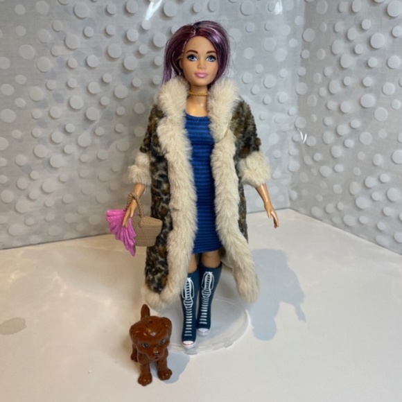 Barbie Curvy Brunette with Rainbow High 🐆Cheetah coat - Picture 3 of 10